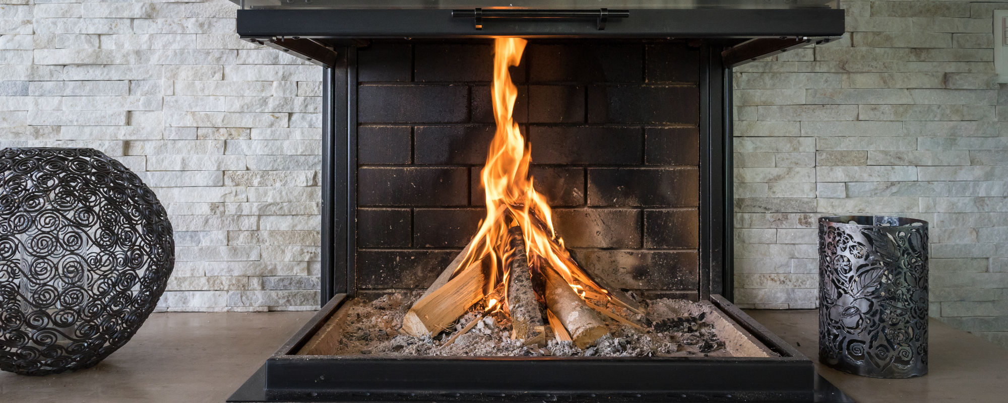 Comment allumer un feu avec du bois compressé ?